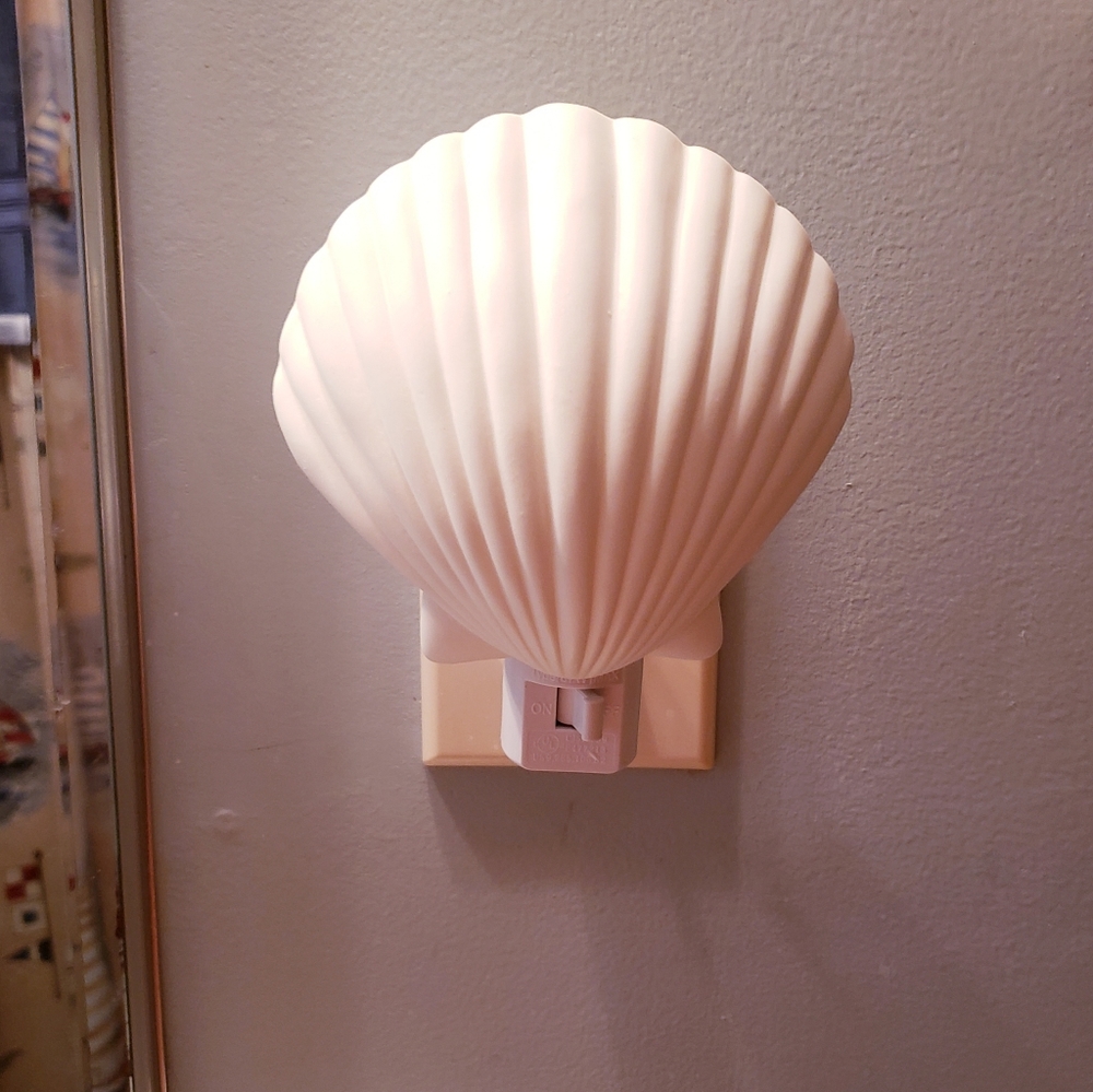 Beachy Coastal Shell Night Light - Picture 6 of 12